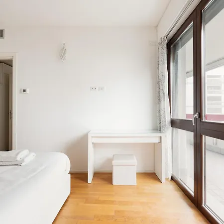 Brand New Apt With Terrace דירה *