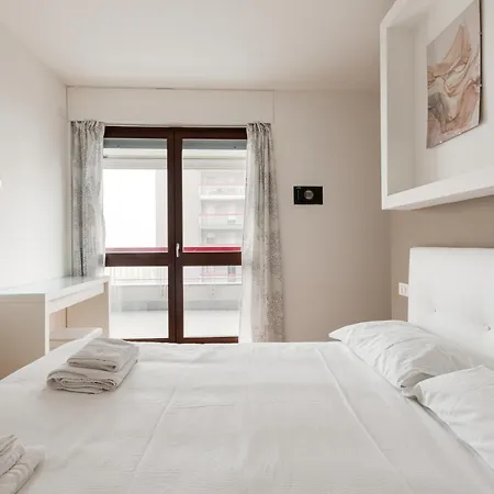 Brand New Apt With Terrace דירה מילאנו
