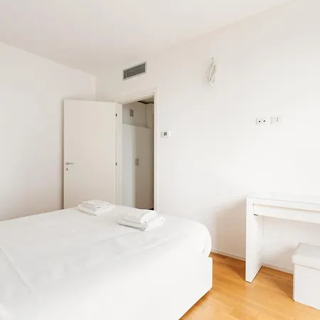 Brand New Apt With Terrace Milan